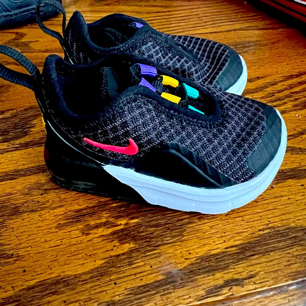 Nike air max motion 2 size 2C
